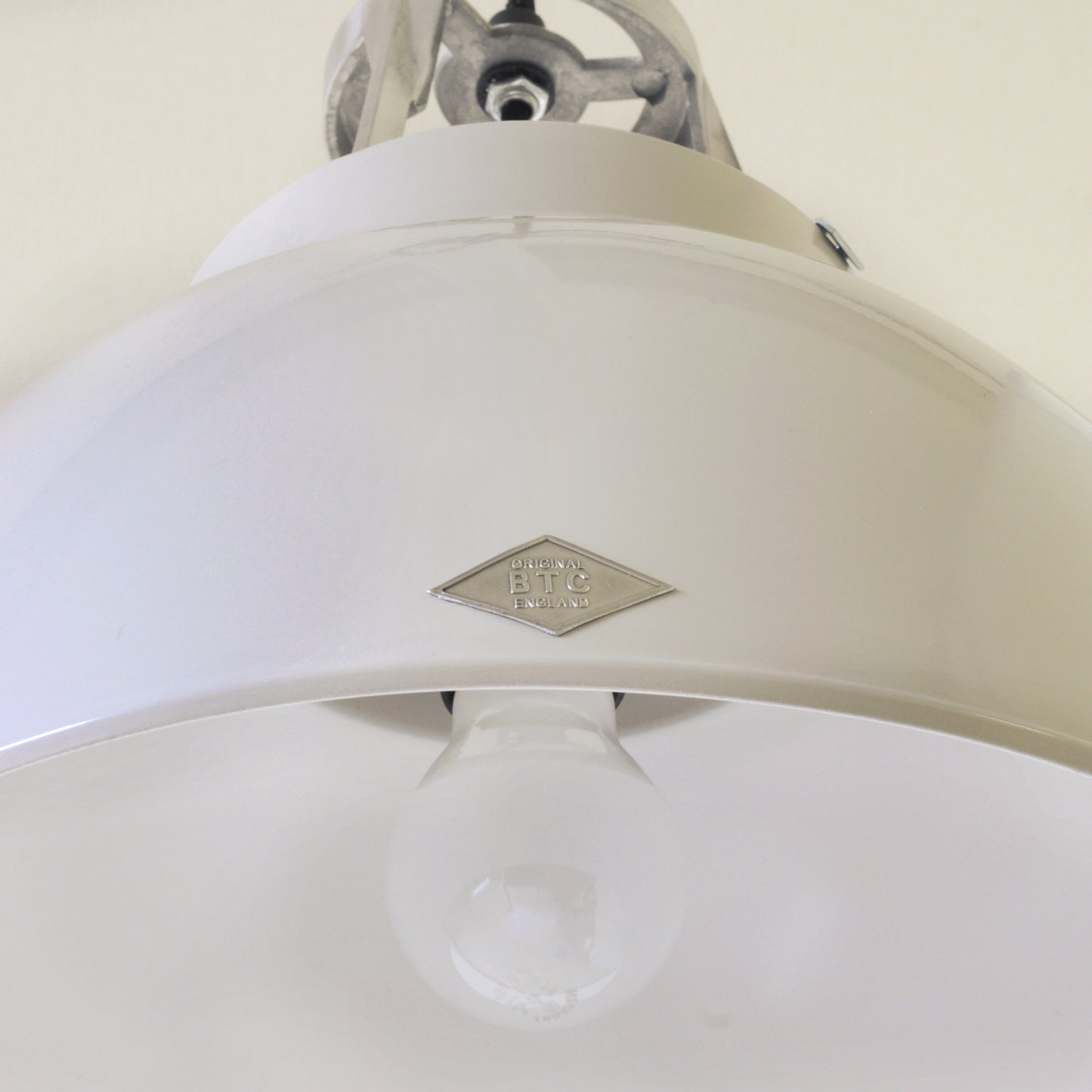 Titan Size 1 Pendant - Putty Grey / White