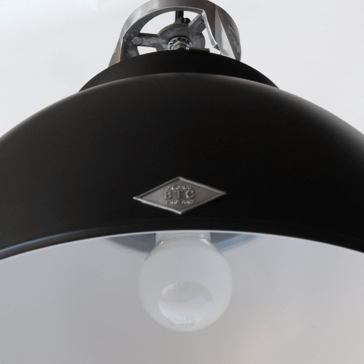 Titan Size 1 Pendant - Matt Black / White
