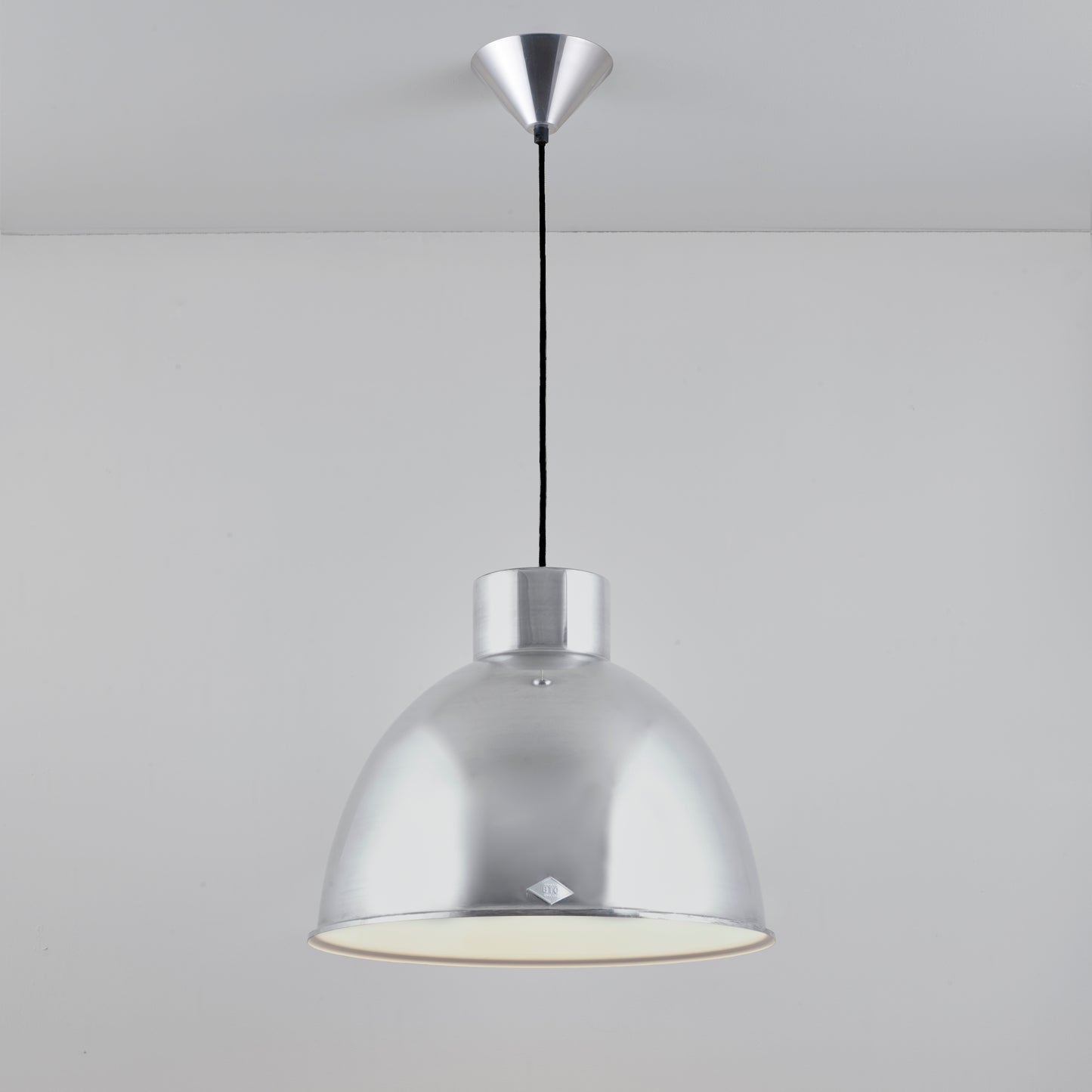 Giant 2 Pendant